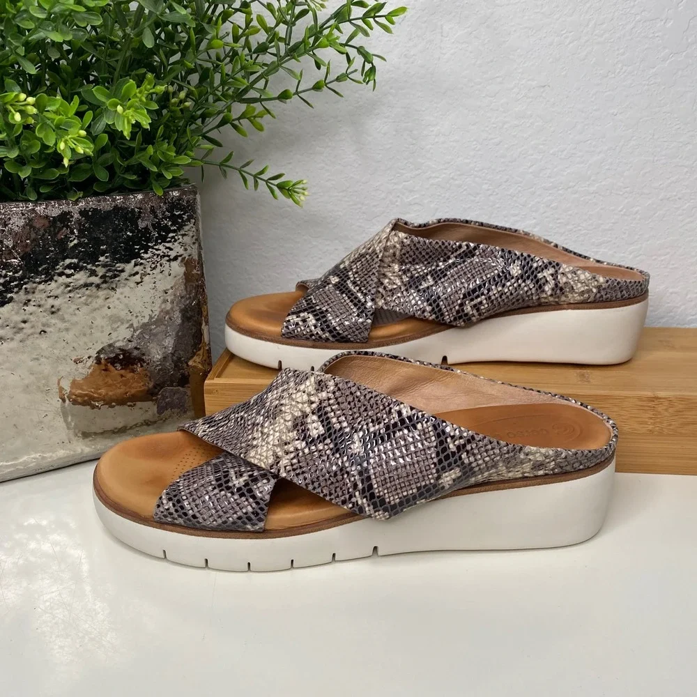 Corso Como Bilanka Wedge Sandals Womens Grey Snakeskin Leather Slide Chic 9M